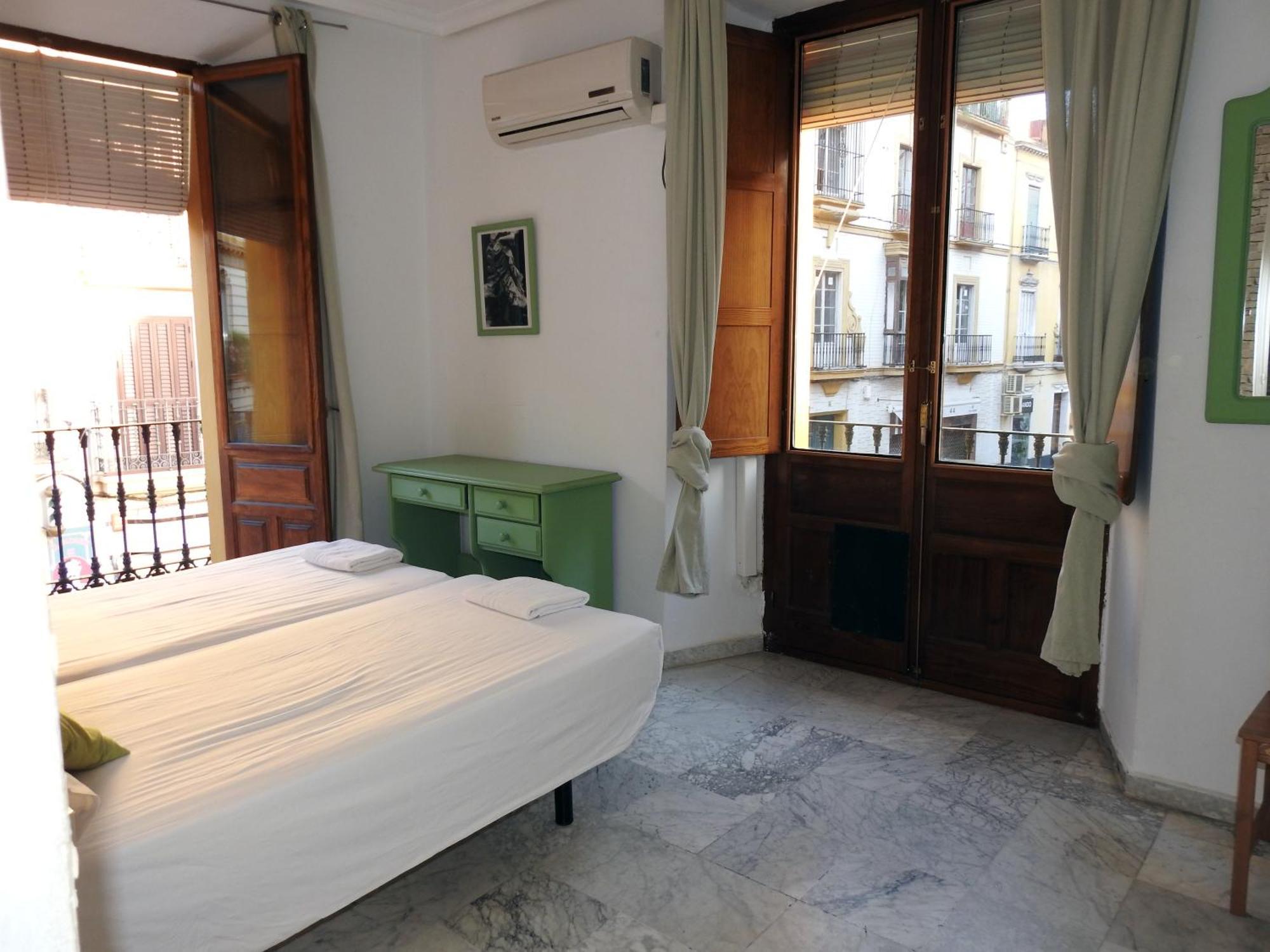 Apartamento En Sevilla Centro Con Vistas A La Plaza Alameda De Hercules - Hasta 7 Personas المظهر الخارجي الصورة