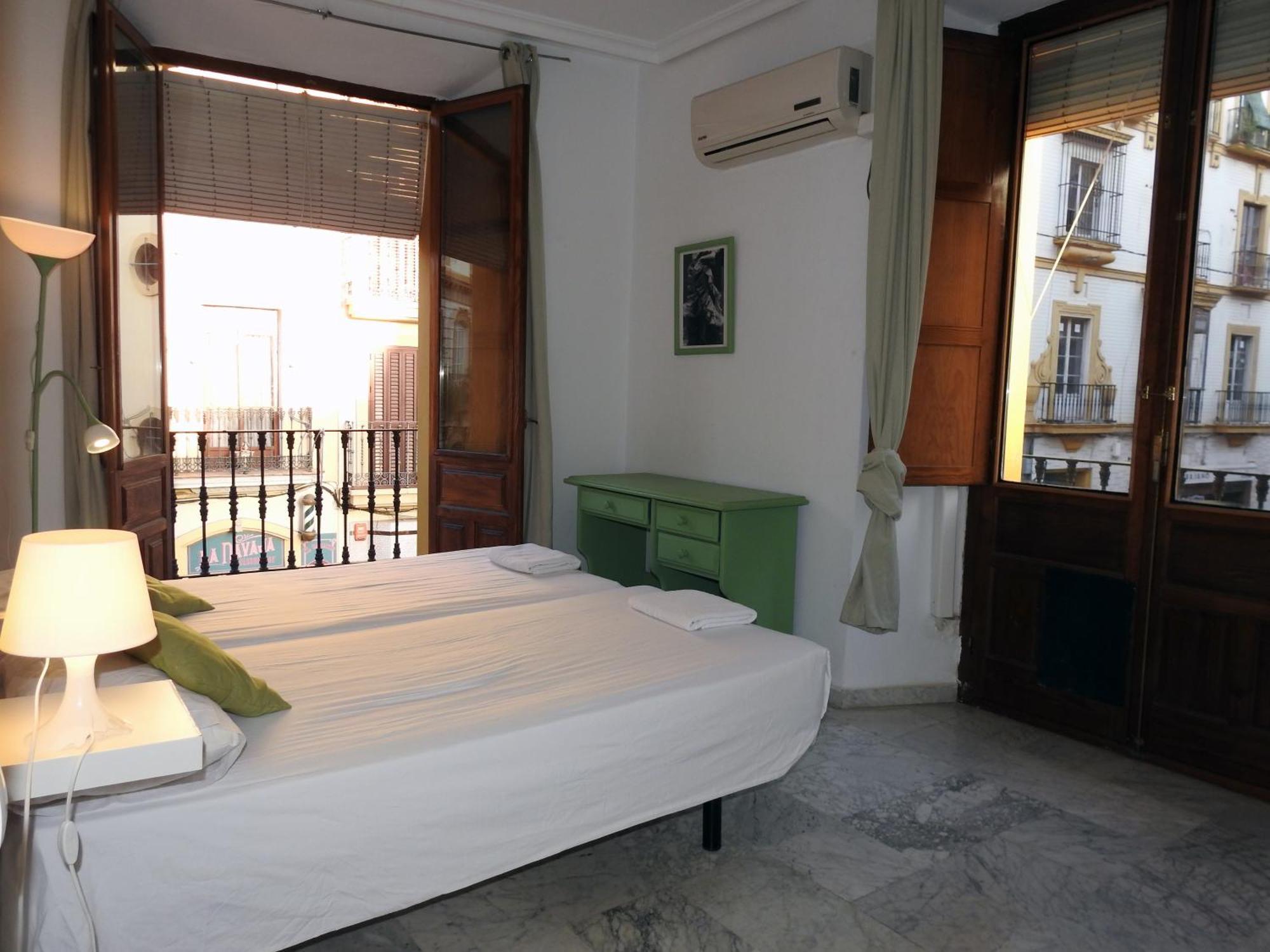 Apartamento En Sevilla Centro Con Vistas A La Plaza Alameda De Hercules - Hasta 7 Personas المظهر الخارجي الصورة